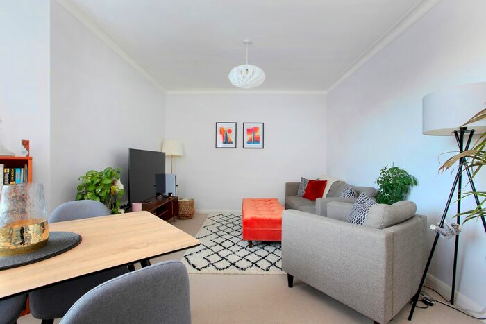 2 Bedroom Flat To Rent In Hightrees House, Nightingale Lane, London, SW12