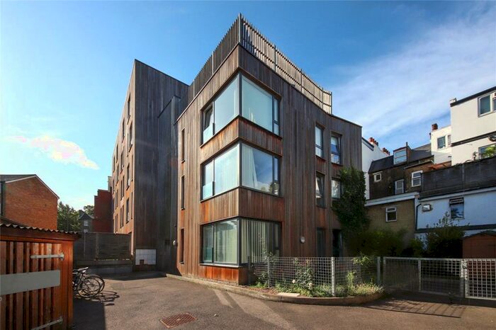 2 Bedroom Flat To Rent In Seymore Mews, New Cross Road, London, SE14