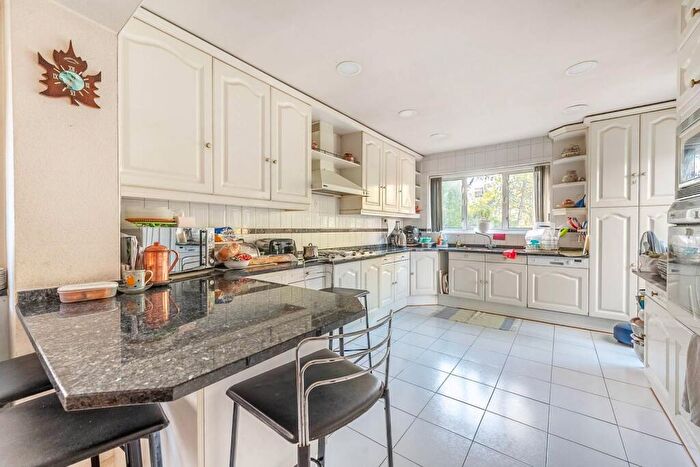 5 Bedroom Detached House For Sale In The Avenue, Hatch End, Pinner, HA5
