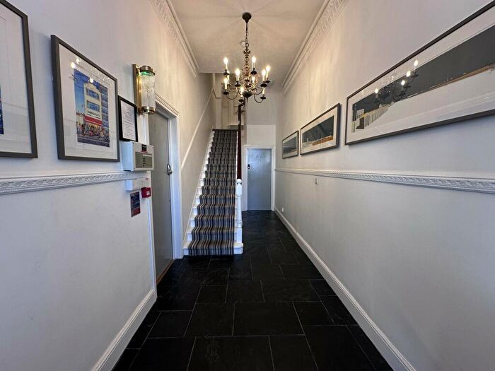 2 Bedroom Apartment To Rent In Westbourne Villas, BN3