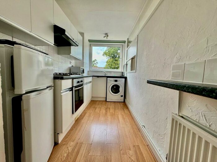 2 Bedroom Apartment To Rent In Rodwell Court, Hersham Road, Walton-On-Thames, KT12