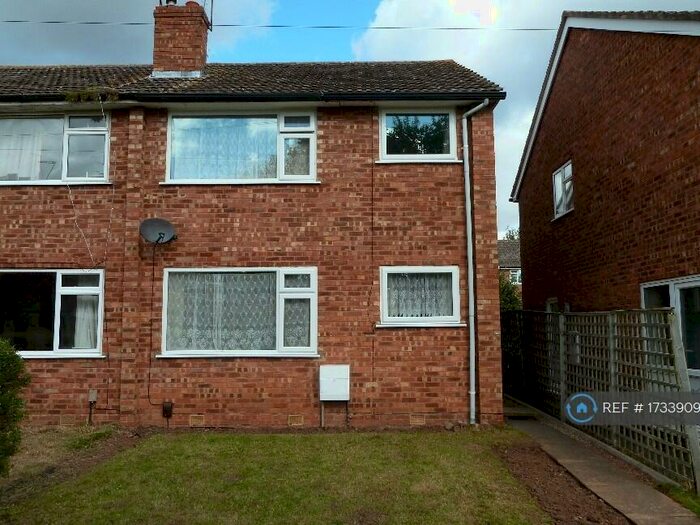 4 Bedroom Semi-Detached House To Rent In Hurley Close, Leamington Spa, CV32