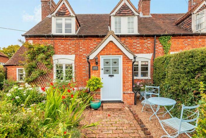 3 Bedroom Cottage To Rent In Corner Cottage, Dippenhall Street, Crondall, Farnham, GU10