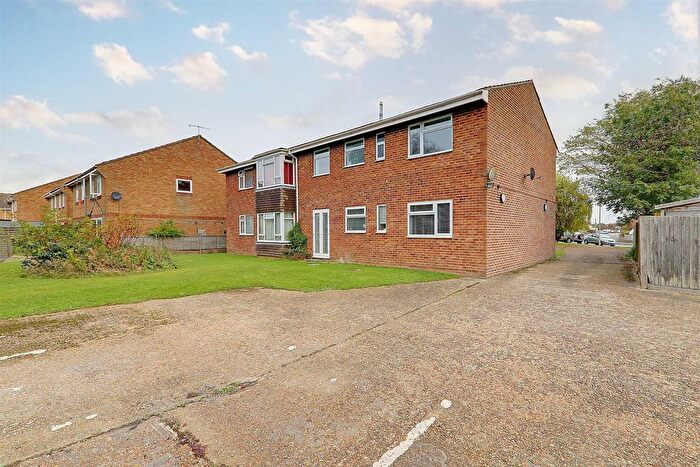 2 Bedroom Flat For Sale In Castle Court, Castle Road, Worthing, BN13