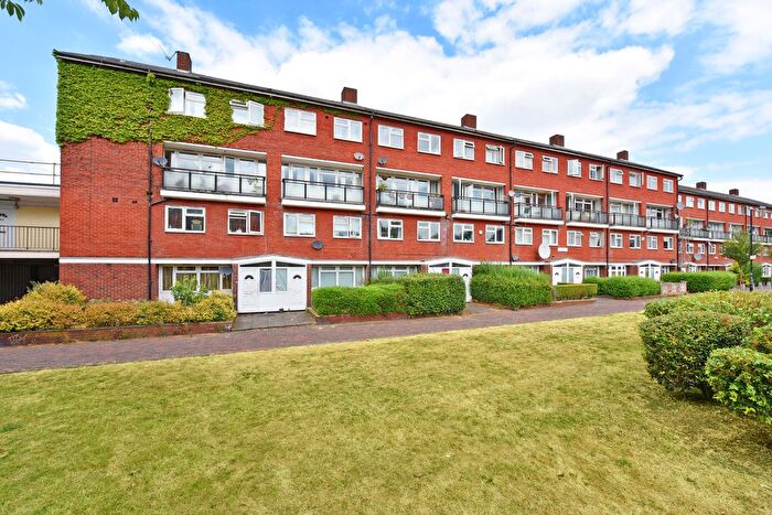 4 Bedroom Maisonette To Rent In Olney Road, Kennington, SE17