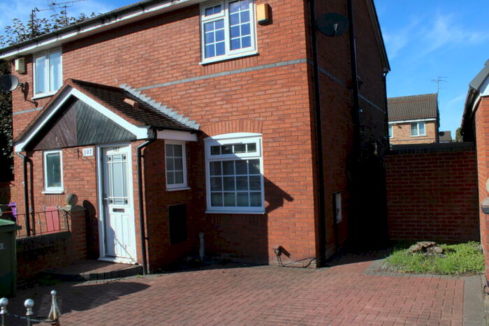 2 Bedroom House To Rent In Bond Street, L3