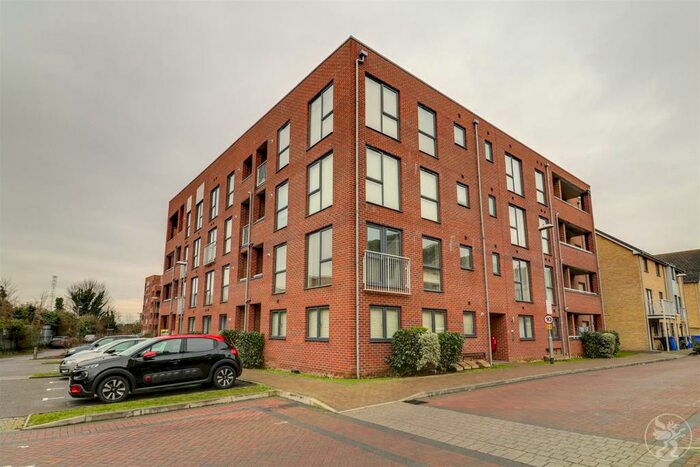 2 Bedroom Flat To Rent In Draper Close, Grays, RM20