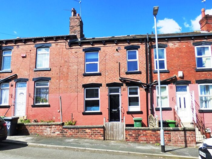 1 Bedroom Terraced House For Sale In Aviary View, Leeds, LS12