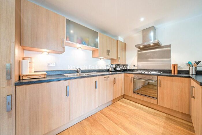 2 Bedroom Flat To Rent In Plaistow Lane, Bromley, BR1