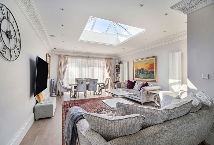 4 Bedroom Semi-Detached House For Sale In Fairfields Close, London, NW9