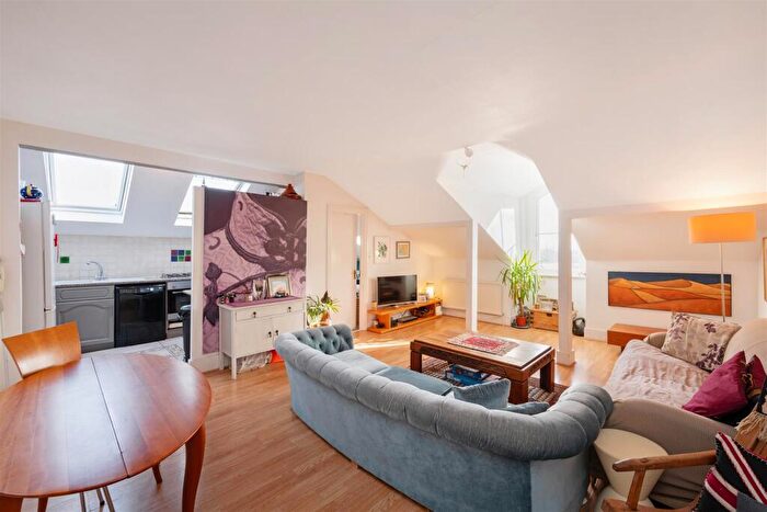 3 Bedroom Apartment For Sale In Belsize Avenue, Belsize Park, NW3