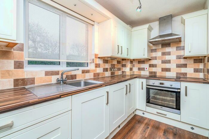 2 Bedroom Apartment To Rent In Atlantic Close, Ocean Village, SO14