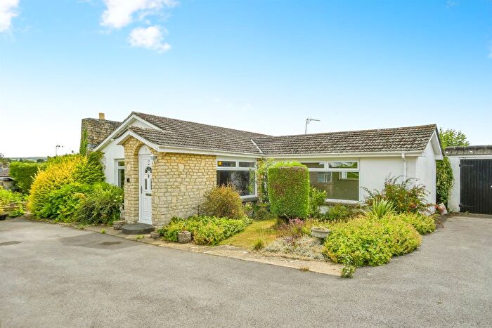 3 Bedroom Detached Bungalow For Sale In Avebury Close, Calne, SN11