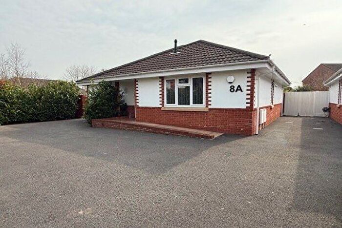 3 Bedroom Bungalow To Rent In Grove Road East, Christchurch, BH23