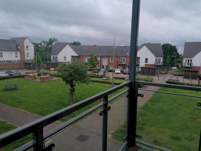 2 Bedroom Apartment To Rent In Holmbush Mews, Faygate, Horsham, RH12