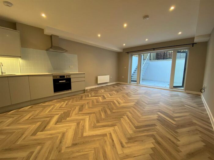 2 Bedroom Apartment To Rent In Median Road, Hackney, E5