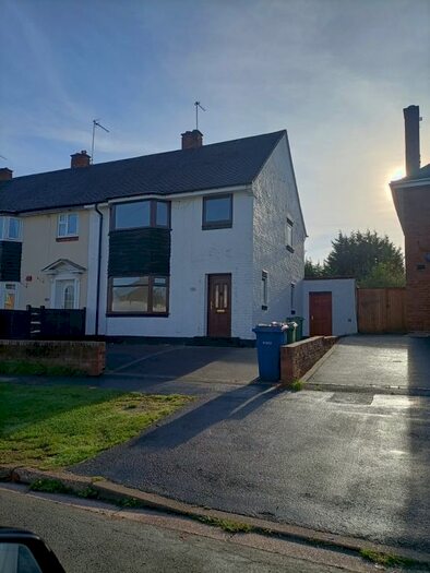 3 Bedroom Semi-Detached House To Rent In Brook Glen Road, Stafford, ST17