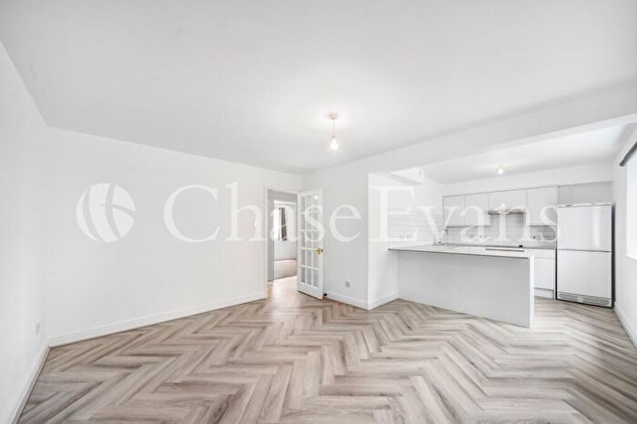 2 Bedroom Flat To Rent In Langbourne Place, Westferry Road, Docklands, London, E14