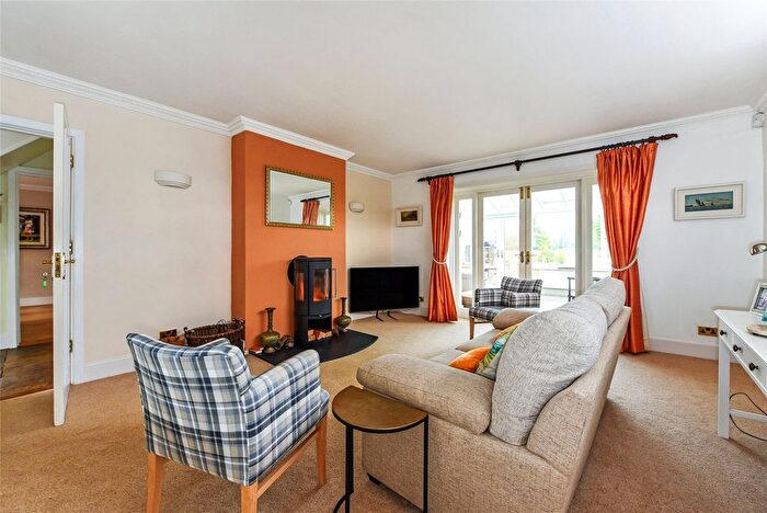 4 Bedroom Detached House For Sale In Warblington Road, Emsworth, Hampshire, PO10