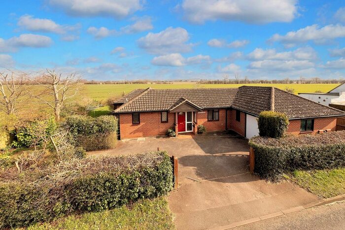 3 Bedroom Detached Bungalow For Sale In Main Road, Appleford, OX14