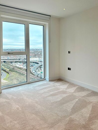 2 Bedroom Flat To Rent In Cascade Way, London, W12