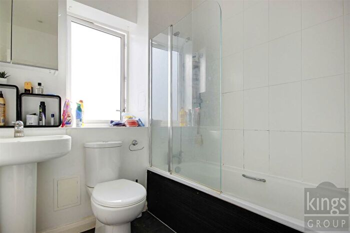 1 Bedroom Flat For Sale In Dairy Close, Enfield, EN3
