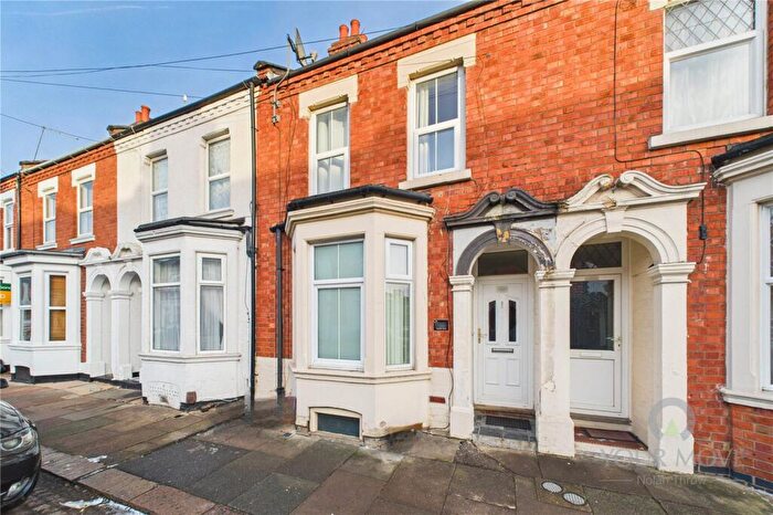 3 Bedroom Flat To Rent In Wycliffe Road, Abington, Northamptonshire, NN1