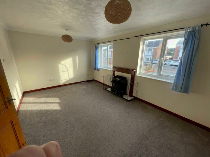 3 Bedroom Semi-Detached House To Rent In Fieldcourt Gardens Quedgeley, GL2