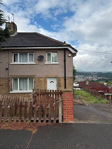 3 Bedroom Semi-Detached House To Rent In West Royd Cres, Shipley, BD18