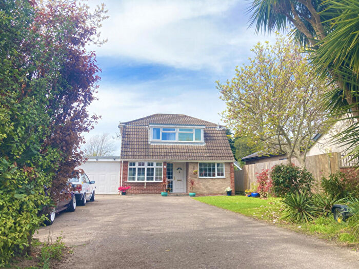 4 Bedroom Detached House For Sale In Fernhurst Close, Hayling Island, PO11