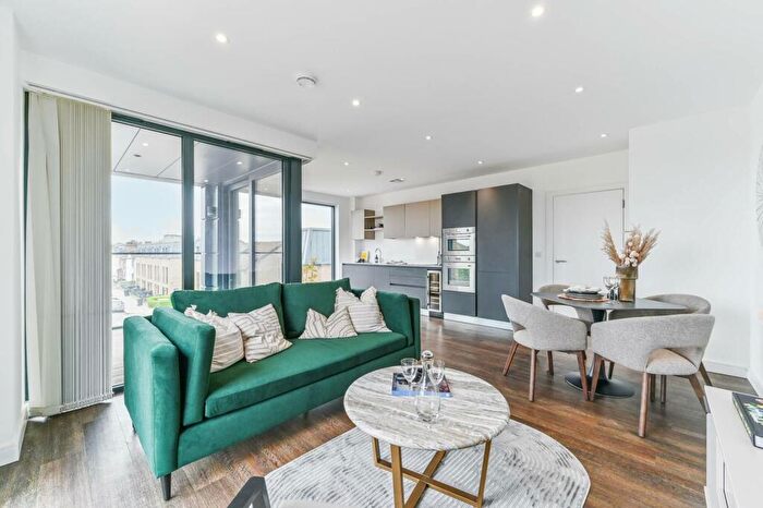 2 Bedroom Flat To Rent In Cicely Barker House, Croydon, CR0