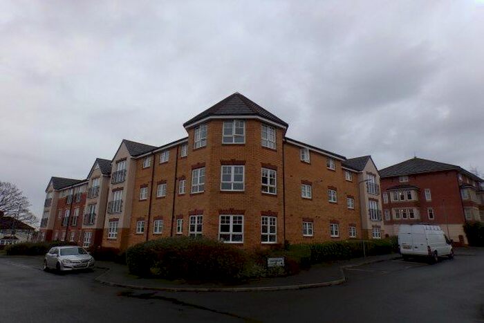 2 Bedroom Flat To Rent In Davenham Court, Liverpool, L15
