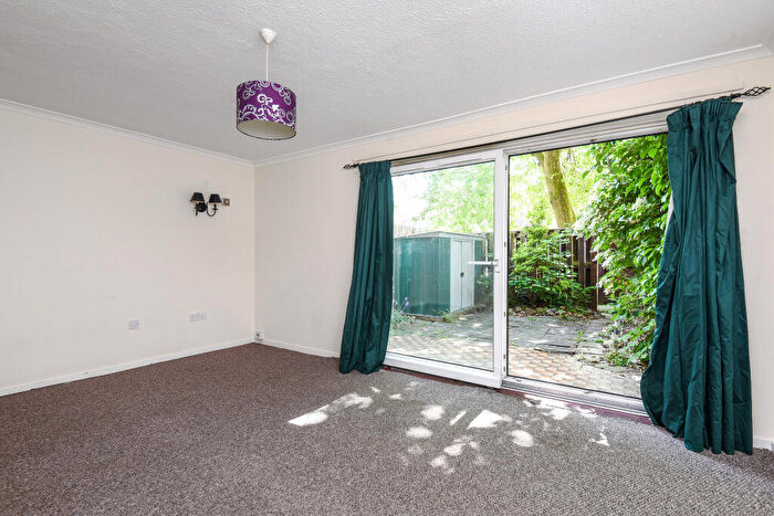 3 Bedroom Maisonette To Rent In Heron Court, Bromley, BR2