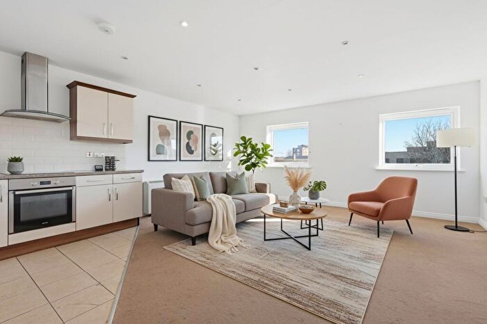 2 Bedroom Flat For Sale In Lansdowne Road, Tilbury, RM18