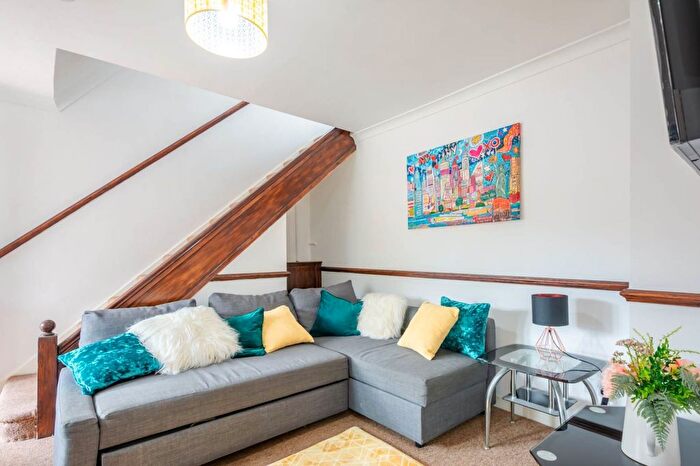 6 Bedroom Semi-detached House To Rent In Blackwell Avenue, Guildford, GU2