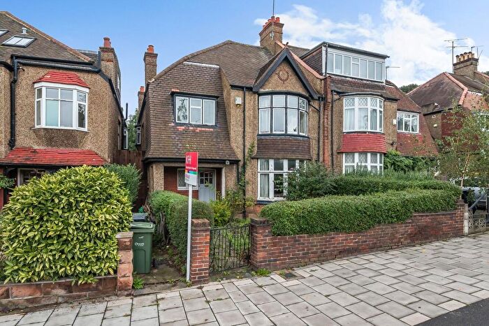 4 Bedroom Semi-Detached House For Sale In Streatham Common North, Streatham Common, London, SW16