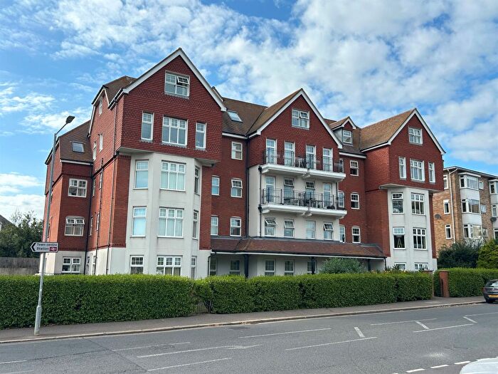 2 Bedroom Flat For Sale In Upper Sea Road, Bexhill-On-Sea, TN40