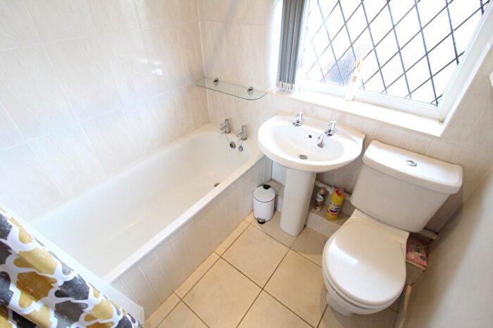 1 Bedroom Apartment To Rent In Wood Farm Close, Leigh-on-Sea, SS9
