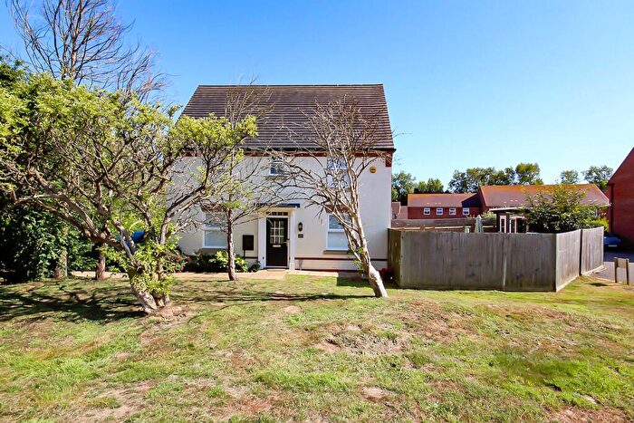 3 Bedroom Semi-Detached House For Sale In Haigh Copse, Angmering, BN16