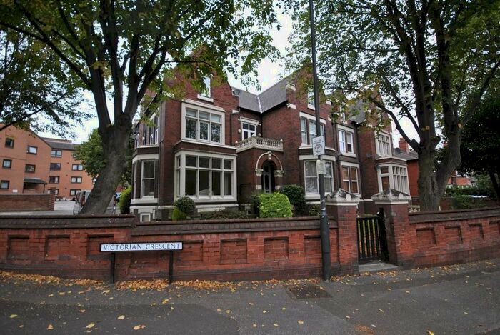 2 Bedroom Apartment To Rent In Flat, Victorian Crescent, DN2