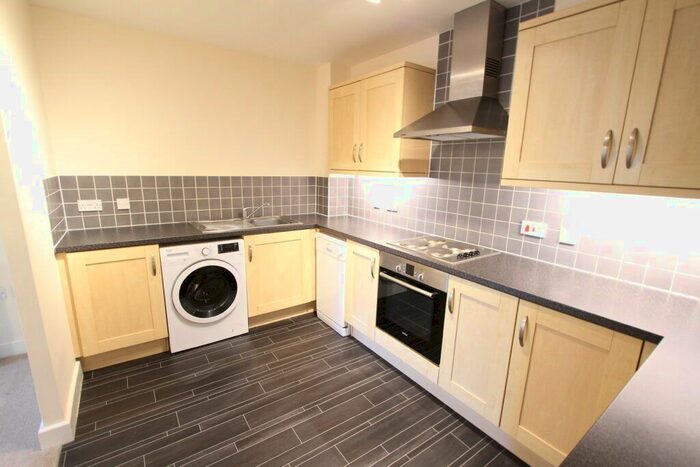 2 Bedroom Flat To Rent In Rosemary Drive, Banbury, Oxon, OX16