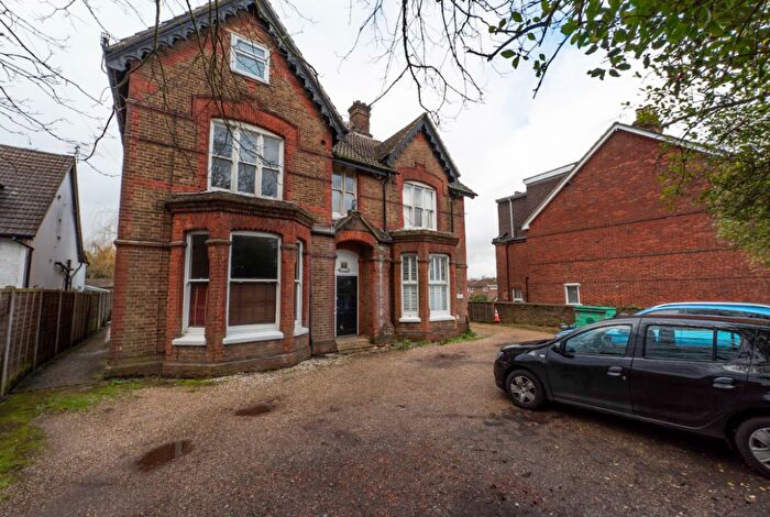 2 Bedroom Flat For Sale In E French Road, Surrey, RH1
