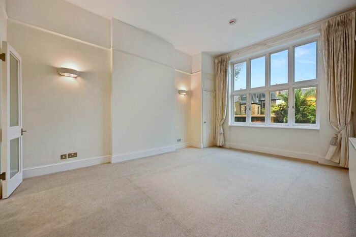 2 Bedroom Flat To Rent In Sinclair Road, London, W14