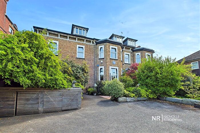 2 Bedroom Flat To Rent In Hook Road, Chessington, Surrey., KT9