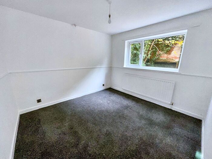 3 Bedroom Flat For Sale In Prestwich Park Road South, Prestwich, M25