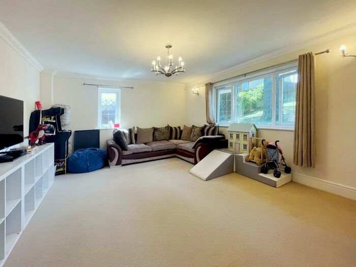 6 Bedroom House To Rent In Heol Y Delyn, Lisvane, Cardiff, CF14