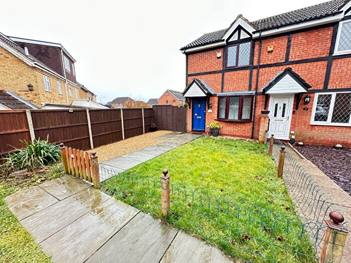 2 Bedroom End Of Terrace House To Rent In Farmbrook, Luton, Bedfordshire, LU2