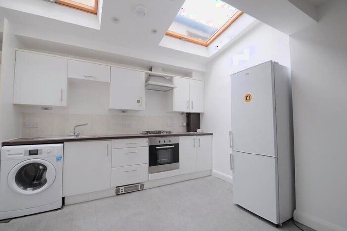 2 Bedroom Flat To Rent In Choumert Road, London, SE15