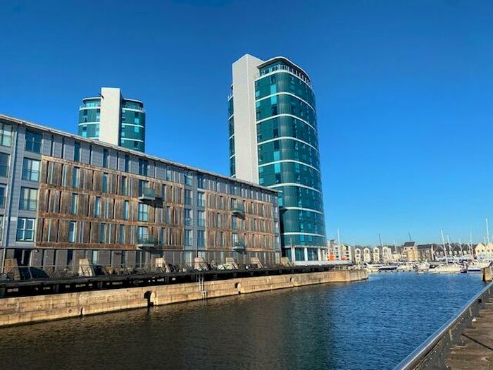 2 Bedroom Property To Rent In Dock Head Road, Chatham, ME4