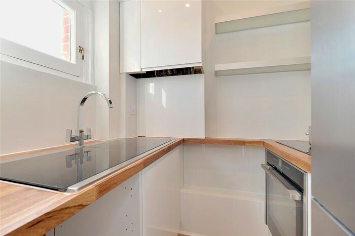 1 Bedroom Flat To Rent In Earl's Court Square, London, SW5